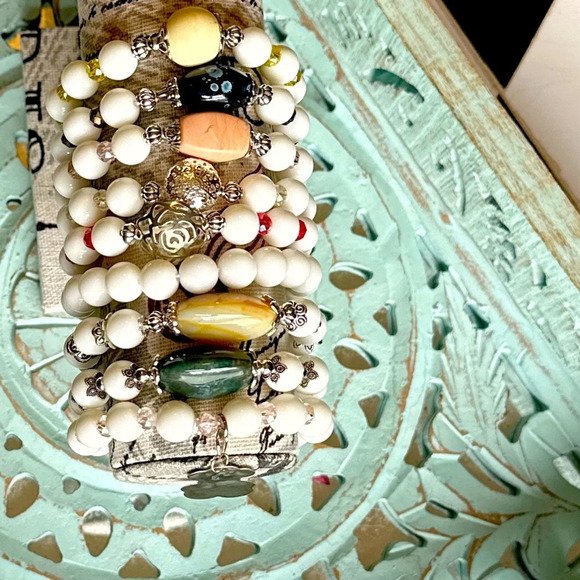 Milky white jade beaded handcrafted bracelet/ pure heart healing crystals - Picture 3 of 10